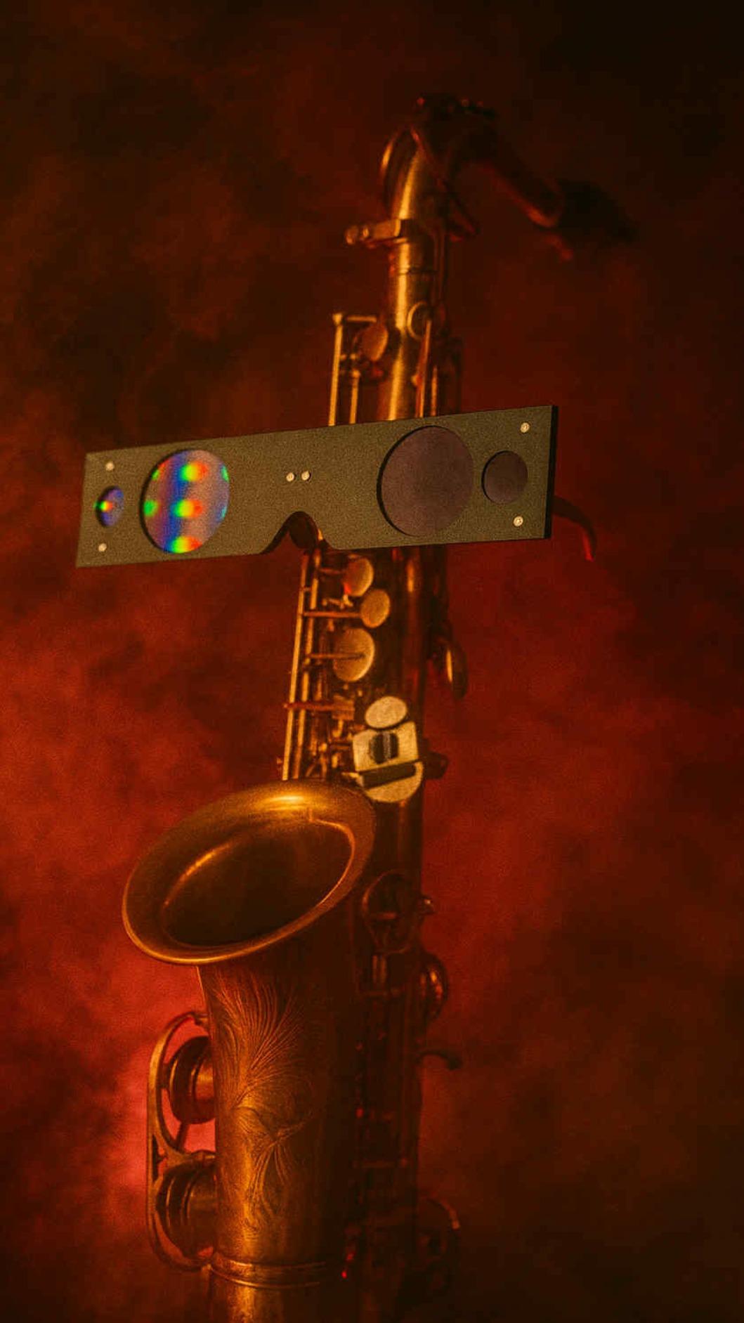 黃浩庭化名「SAX MACHINE」推出新專輯。(圖/夕陽音樂提供)
