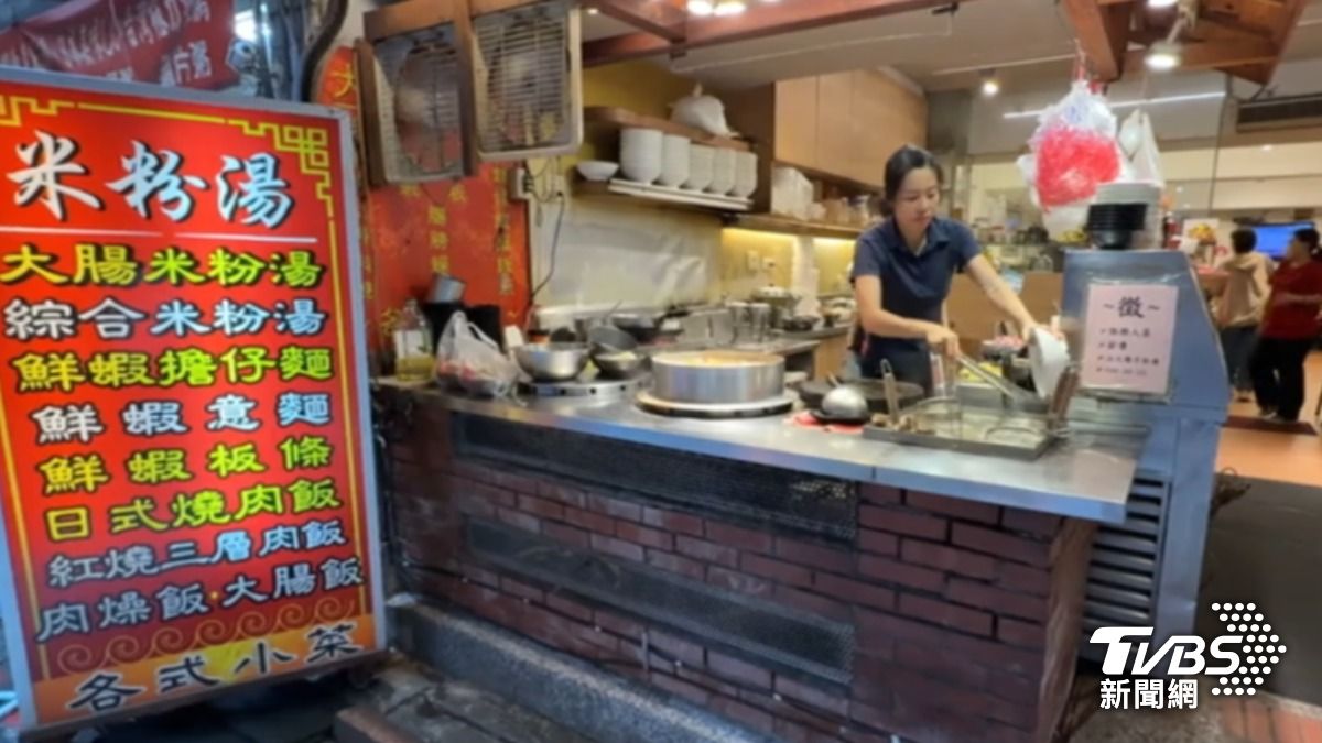 「雙連古早味大腸米粉湯」可能改賣「雞肉米粉湯」。(圖/TVBS)