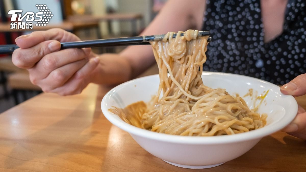 7成上班族有感：外食「這餐」漲幅最多！8成忙到三餐不正常