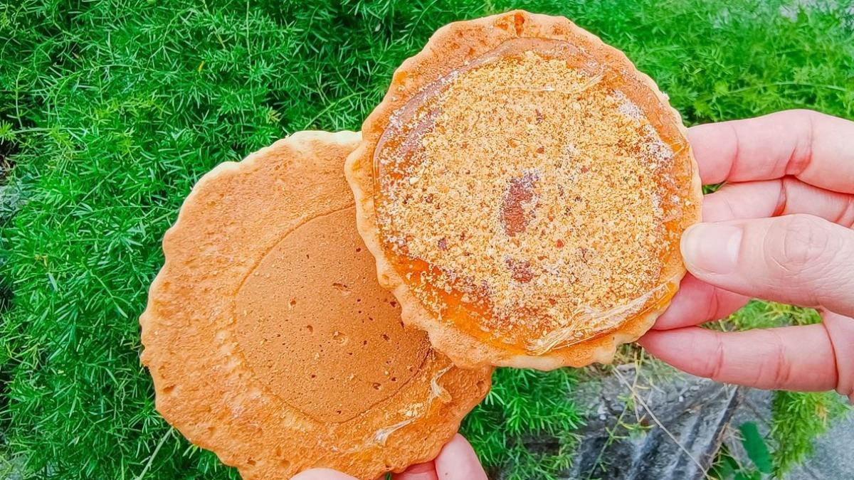 麥芽餅上還有加花生粉和梅子粉,是跟其他家不同的地方。(圖/小佳的幻想世界)