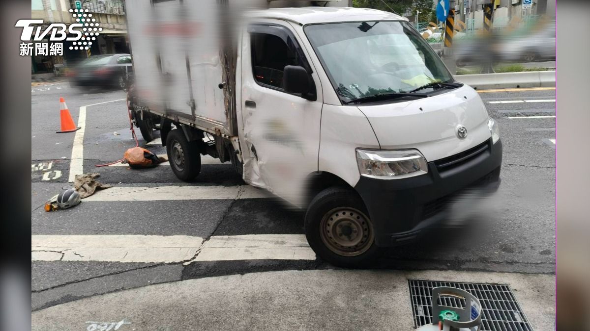有片/萬華死亡車禍!貨車疑左轉未禮讓釀對撞 瓦斯外送員身亡