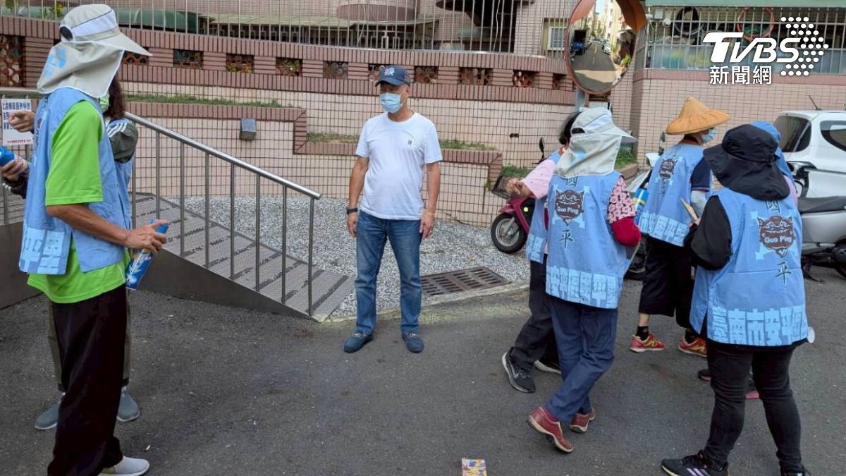 衛生局持續對本土病例居住地及工作地等區域加強孳生源清除及環境巡檢。（圖／TVBS）