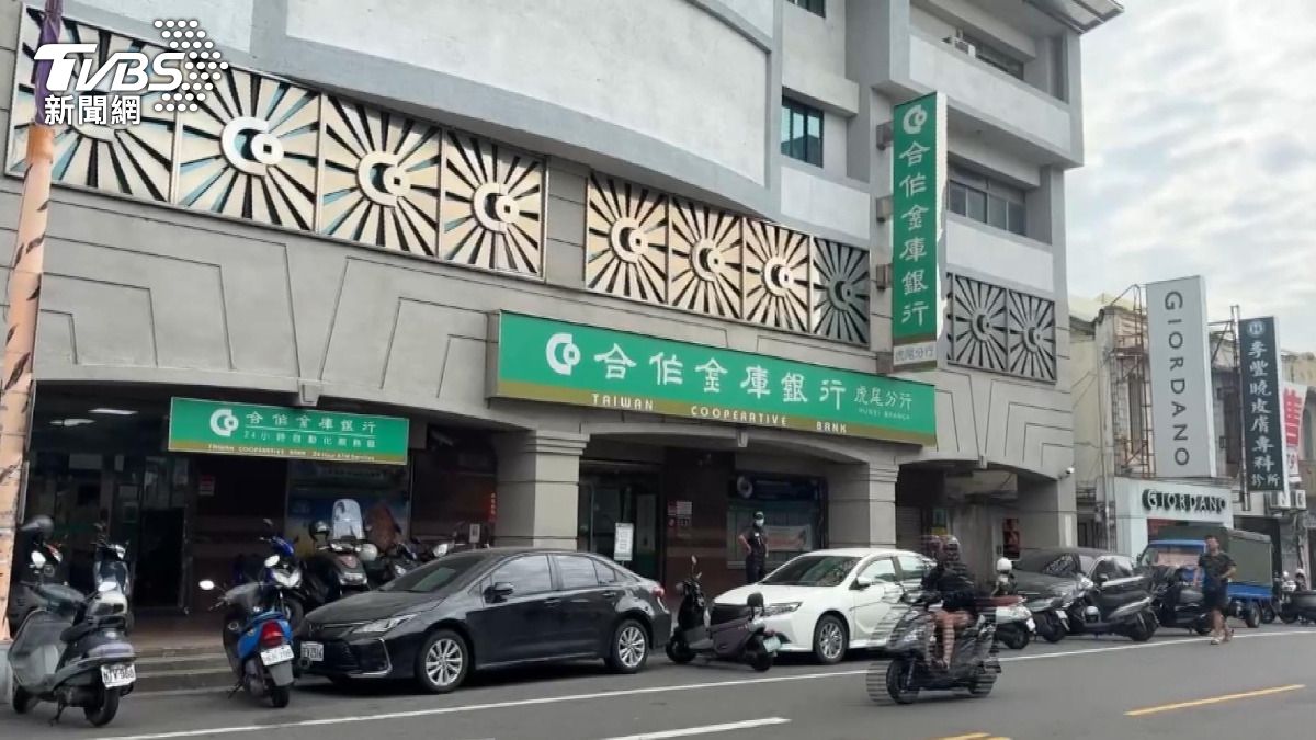 保全發現他並無攜帶槍枝,與其發生扭打後,嫌犯倉皇逃離現場並搭計程車離開。(圖/TVBS)