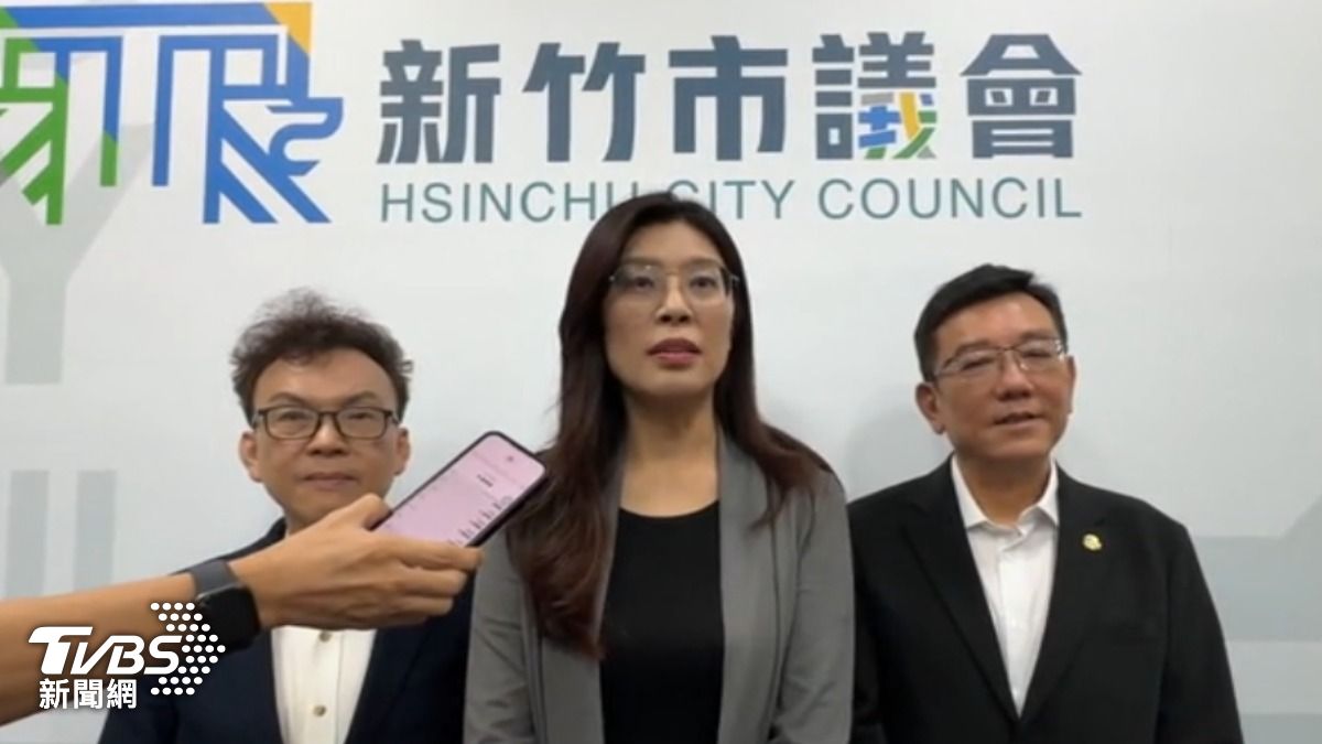 國民黨主席當選人鄭麗文拜訪新竹市議會。(圖/TVBS)