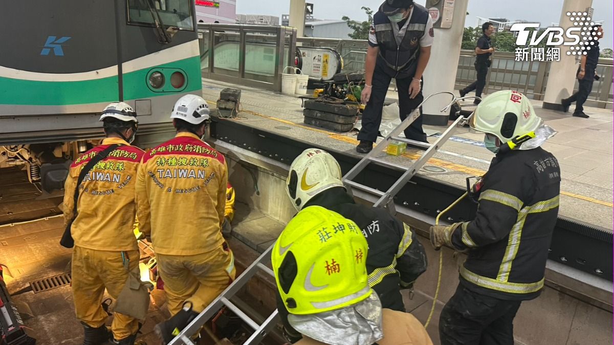 女高中生捷運站落軌遭撞擊「人卡鐵縫1小時亡」 高捷班次大亂