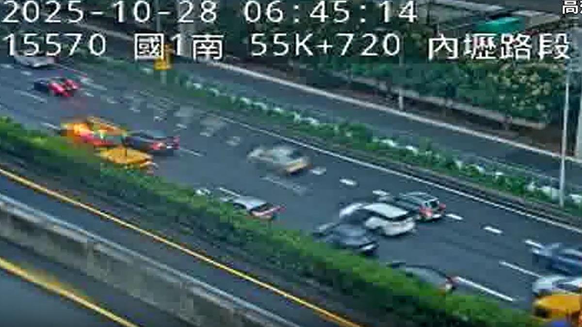車流目前嚴重回堵。(圖/翻攝自高速公路資訊網)