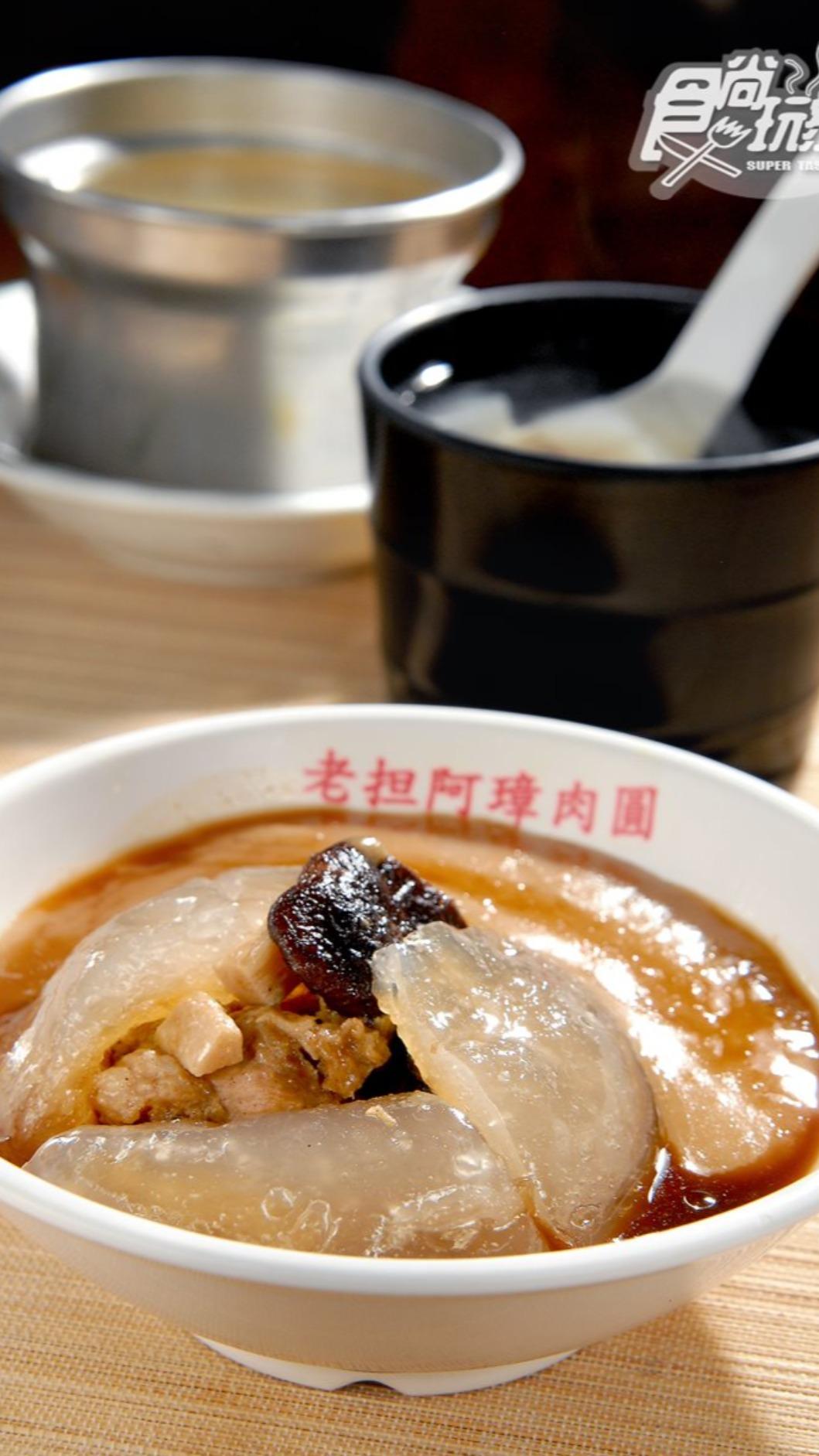 招牌的香菇肉圓,外皮如嬰兒肌膚般Q彈,內現也相當澎派。(圖/食尚玩家提供)