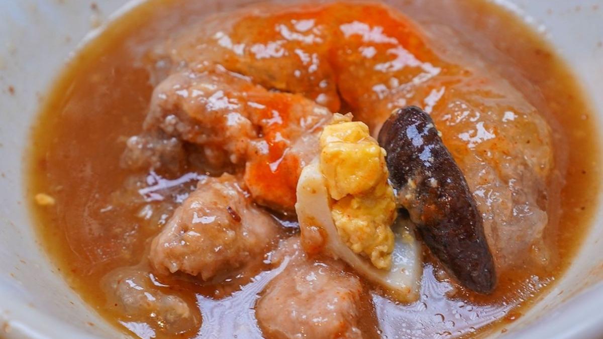 肉圓外酥內軟Q,內餡有肉、香菇還有鳥蛋,是特別的組合。(圖/剎有其食提供)