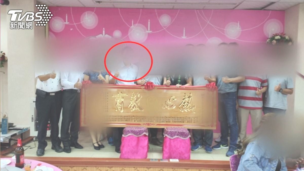 葉姓校長在當地服務很久,過去辦學認真,從主任一路當到校長。(圖/TVBS)