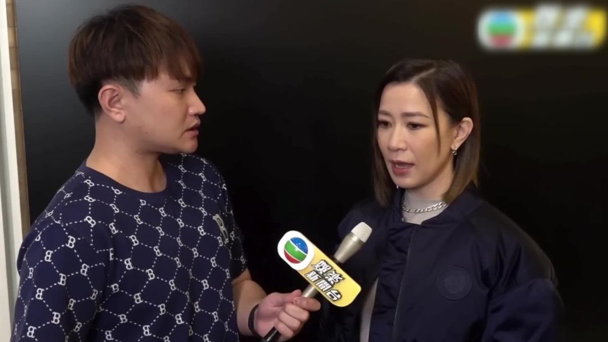 女星佘詩曼談及許紹雄病情,神情凝重。(圖/TVB娛樂新聞台)