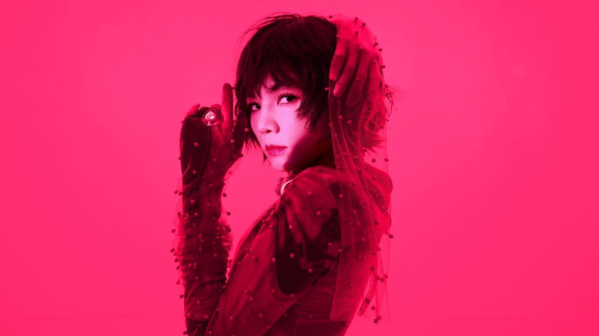 Ella操出「螞蟻腰」全看光!宣布要「剃平頭」 親揭時間點