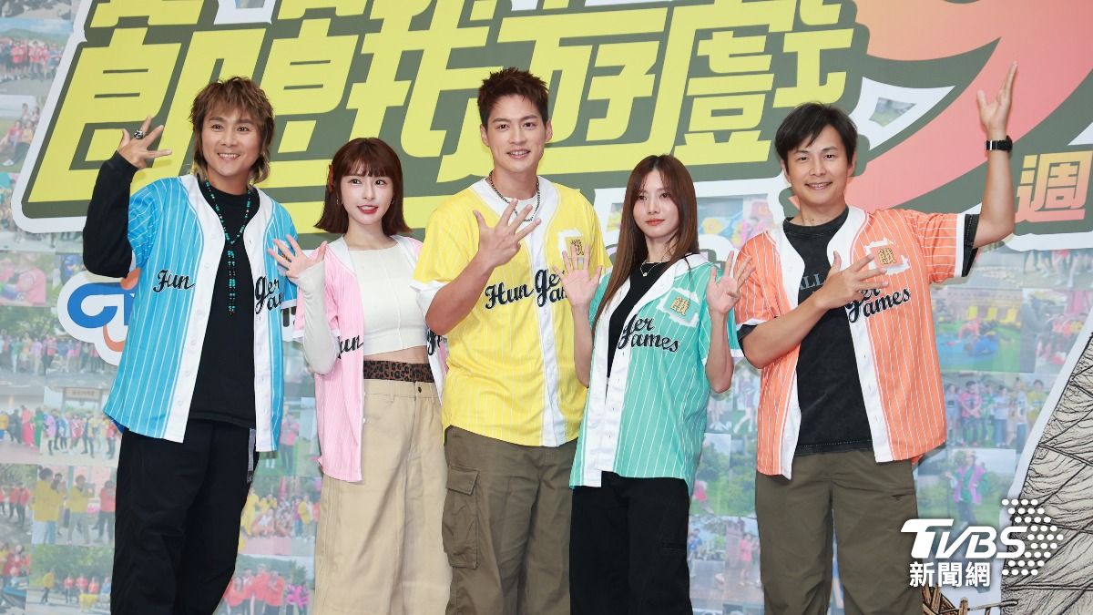 王仁甫(左起)、峮峮、許孟哲、蔡黃汝和孫協志日前出席9週年記者會。(圖/黃城碩攝)