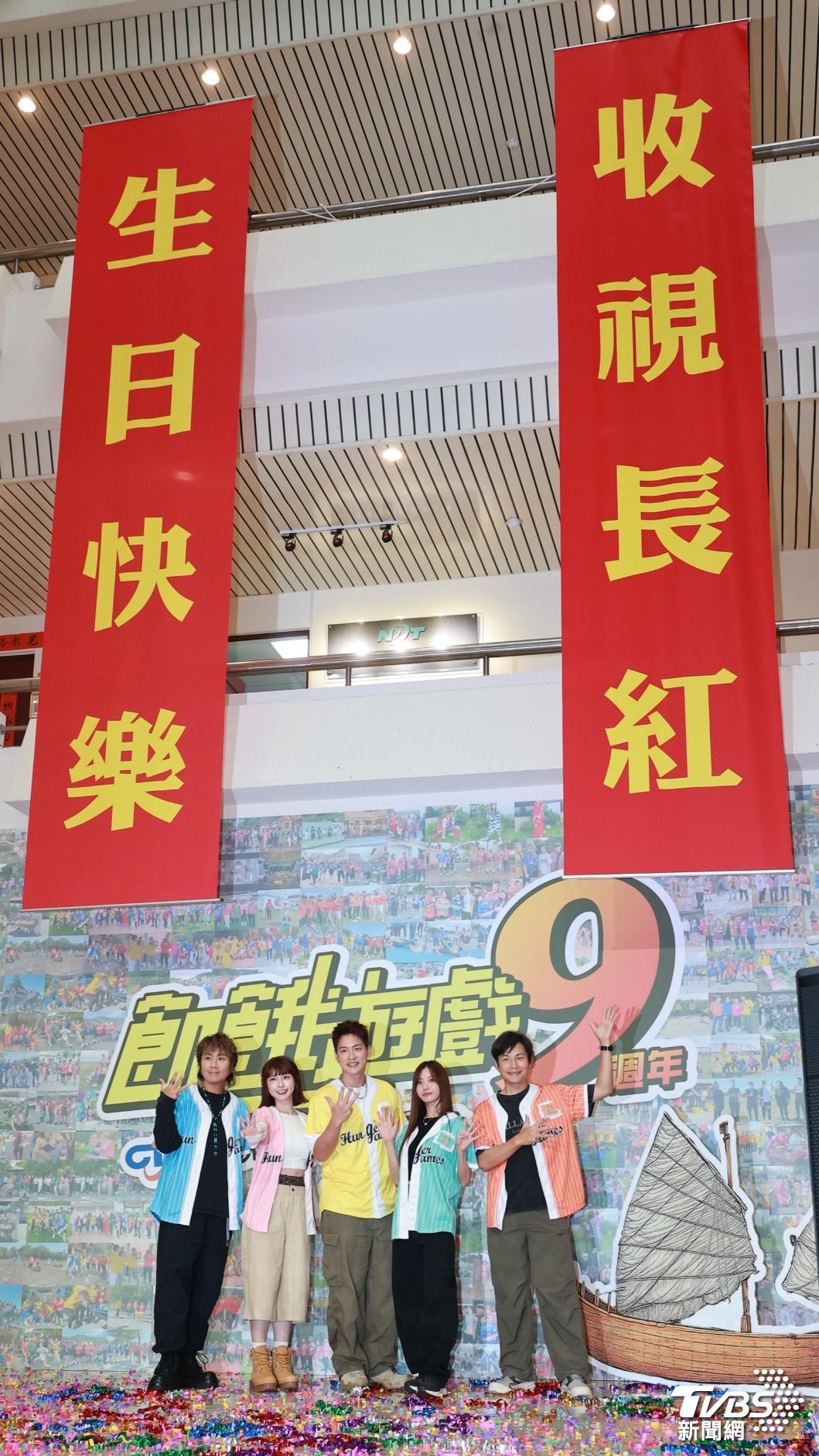 王仁甫(左起)、峮峮、許孟哲、蔡黃汝和孫協志出席9週年記者會。(圖/黃城碩攝)