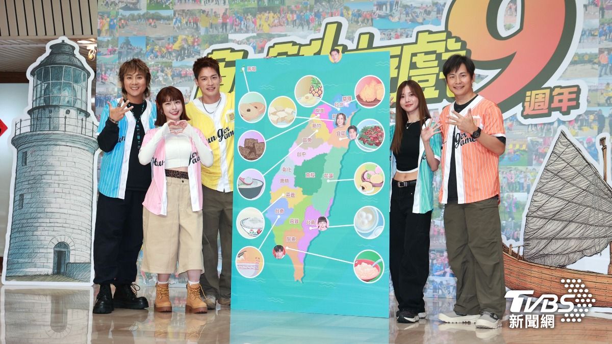 王仁甫(左起)、峮峮、許孟哲、蔡黃汝和孫協志出席9週年記者會。(圖/黃城碩攝)