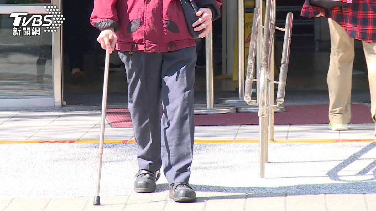 研究發現:嗅覺功能越差的人 未來失智機率高! (圖/TVBS)