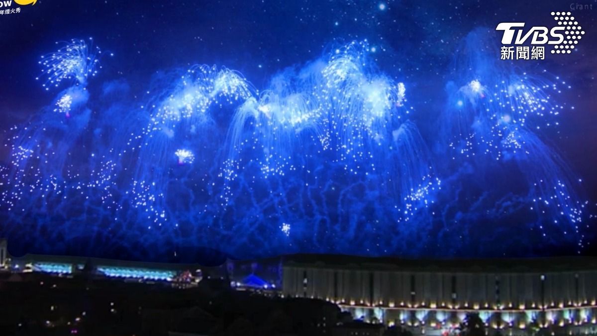 跨年倒數2個月,高雄義大有999秒的煙火,獨創藍色流星雨(圖/TVBS)