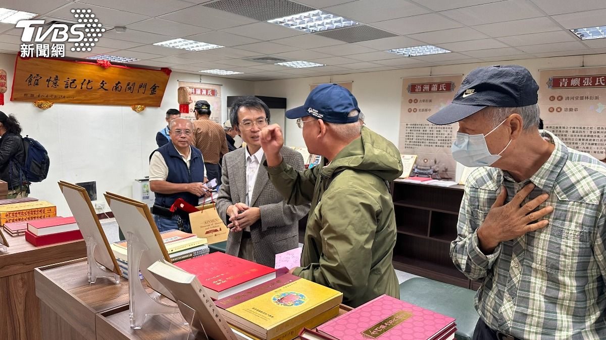 李錫捷教授與各宗親代表交流。(圖/程子奕攝)