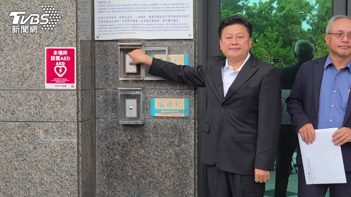 傅崐萁到花蓮地檢署告議長張峻。（圖／TVBS）