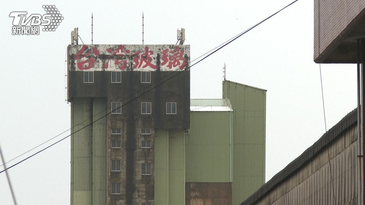 「熔岩」淹沒千平方米!台玻窯爐故障釀災。(圖/TVBS)