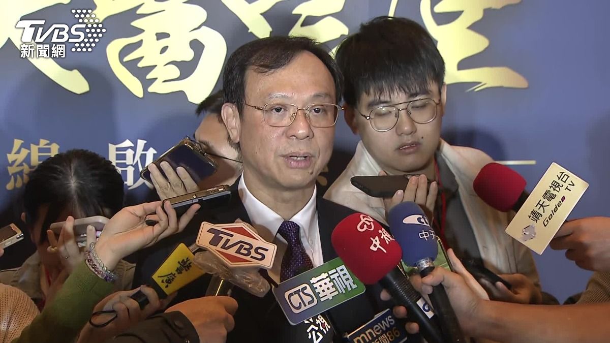 假日級政中心11月2號上路，衛福部長石崇良透露，一定會要內科、兒科還會有骨外科。（圖／TVBS）