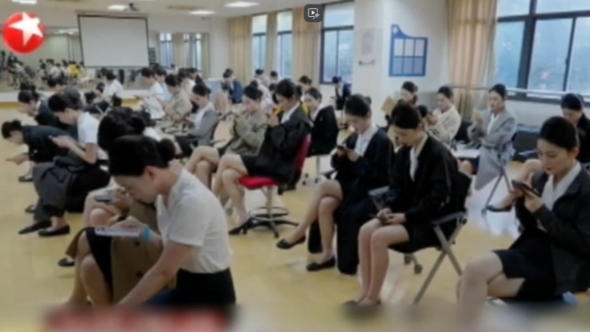 春秋航空招聘30至60名人員，提供已婚且育兒女性就業機會。（圖／上海東方衛視）