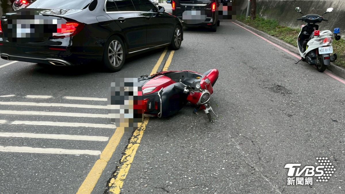 新北市新莊區今（29）日下午1時許發生一起死亡車禍。（圖／TVBS）