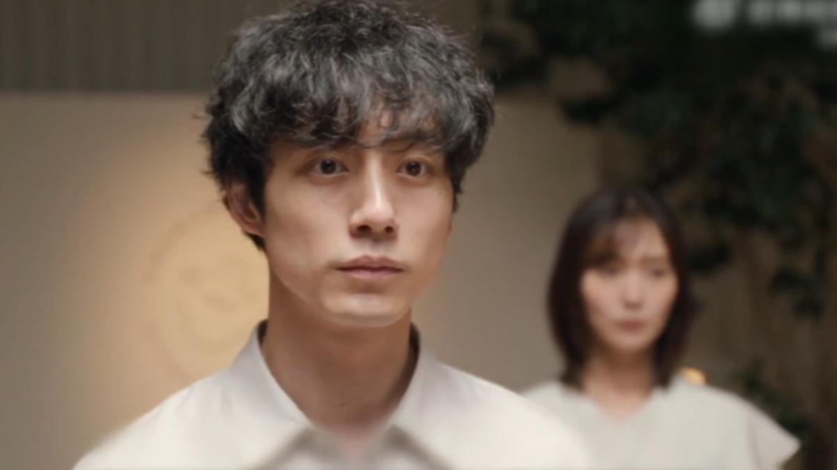 坂口健太郎驚喜現身日劇《浪漫匿名者》,合體宋仲基。(圖/翻攝Netflix)