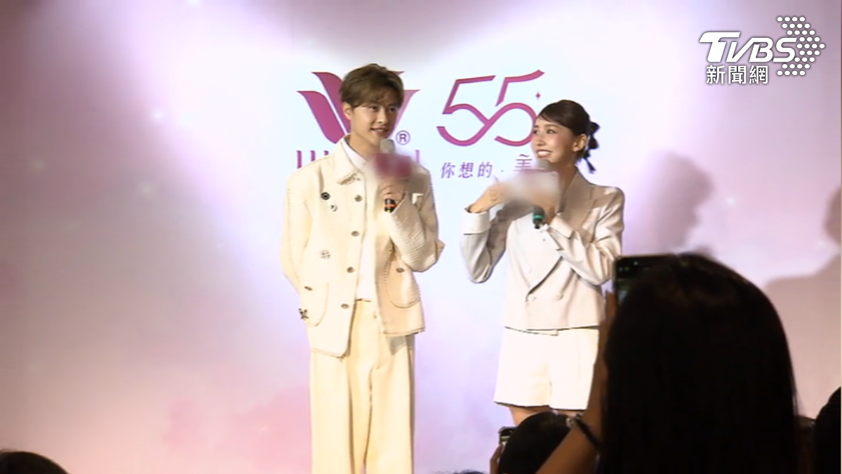 粿粿和王子美國嗨玩，范姜獨留台。（圖／TVBS）
