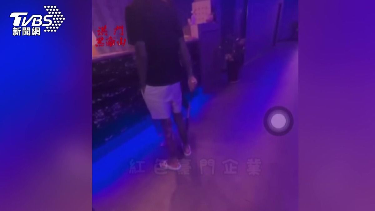 雲林KTV再遭黑衣男砸店!員工稱「人不在」他轉往工程行洩憤。(圖/翻攝紅色豪門企業)