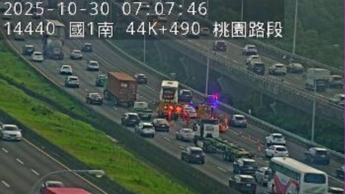 快訊/上班注意!國1北向桃園段「大車故障」占外線 車流回堵