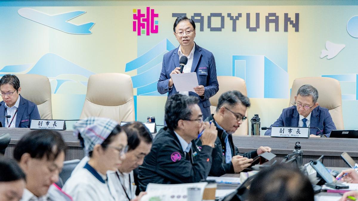 桃園市長張善政宣布,明年起加碼敬老愛心卡福利。(圖/桃園市府提供)