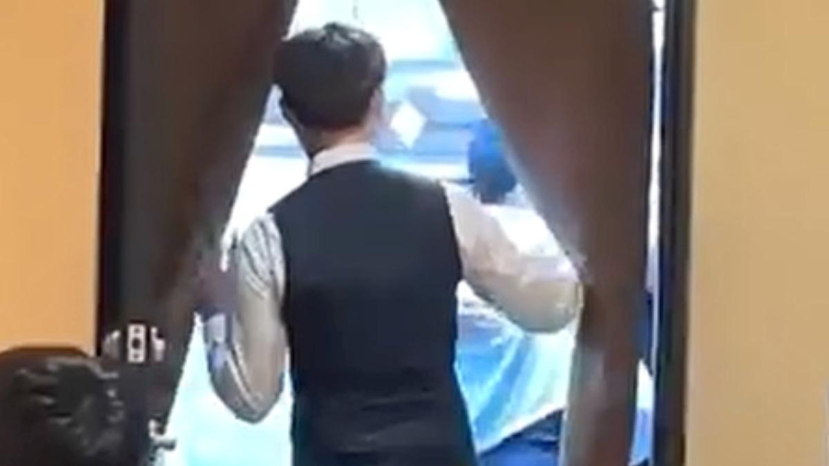 同事整理碗盤互碰撞,疑情緒不穩引爆衝突。(圖/FB竹北人有事嗎)