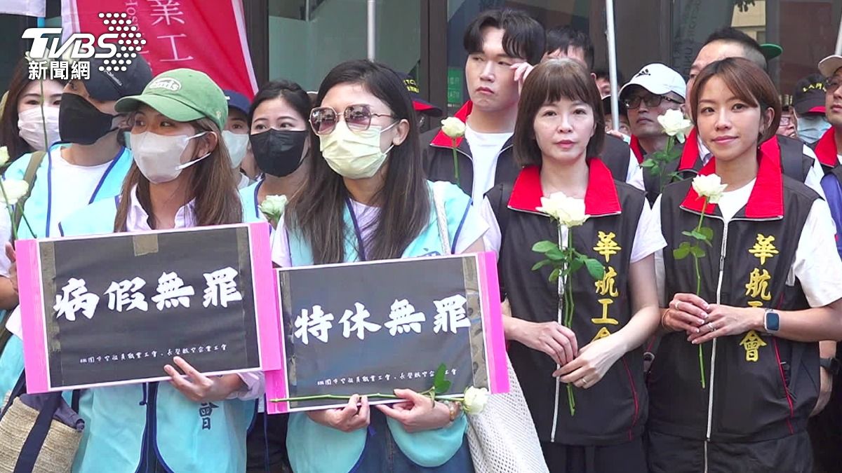 桃園市空服員職業工會號召到勞動部抗議，要求未來勞動部相關修法會議，工會也必須受邀參加。（圖／TVBS）