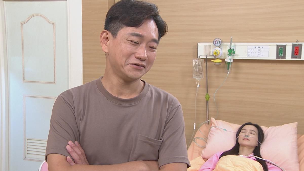 陳家逵即興加入「平行時空我也是醫生」台詞,導演大讚神來一筆。(圖/民視提供)