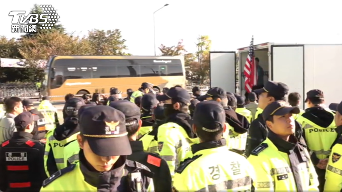 習近平抵達前韓警驅離反中抗議(圖/TVBS)