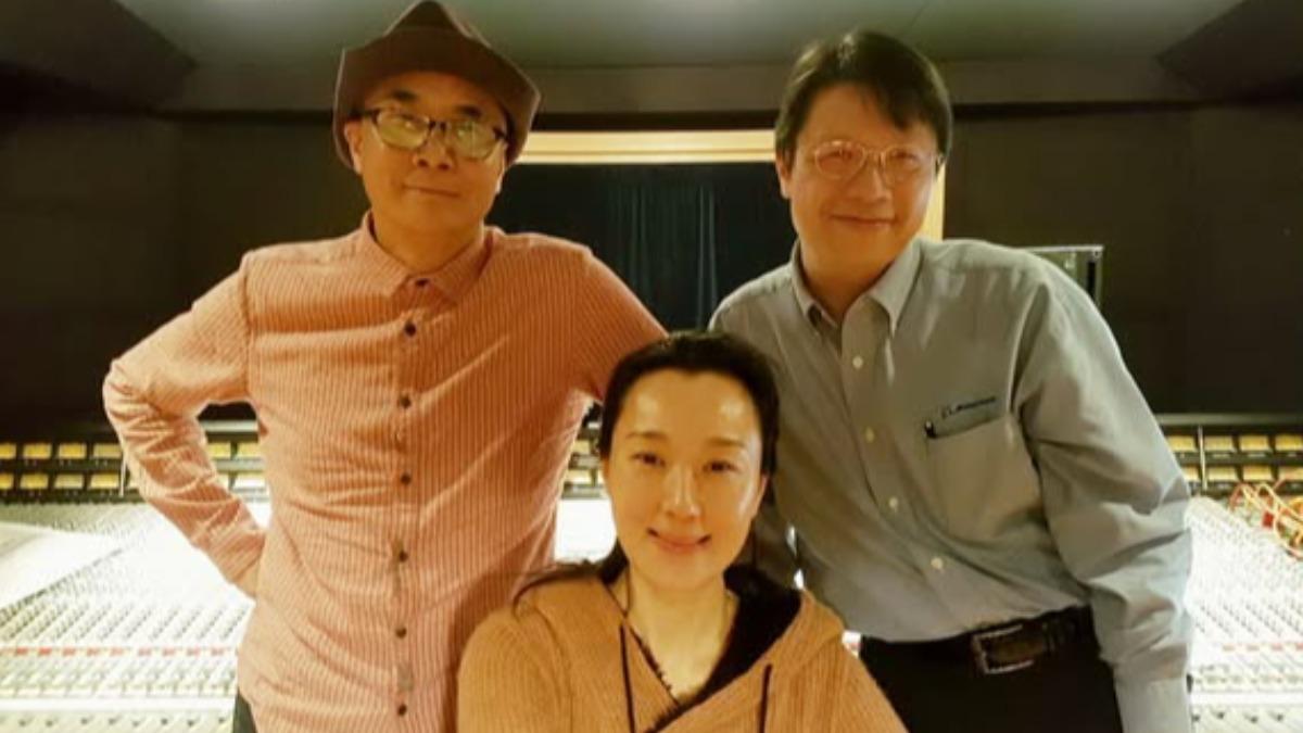 彭斯民監製出資監製為坣娜錄製一張10首歌的發燒大碟。（圖／彭斯民提供）