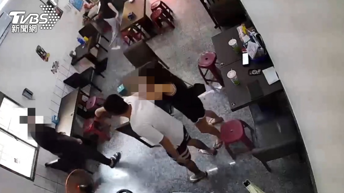 台中男顧客不滿吃到隔夜飯嗆聲 慘遭老闆持開山刀「砍到命危」