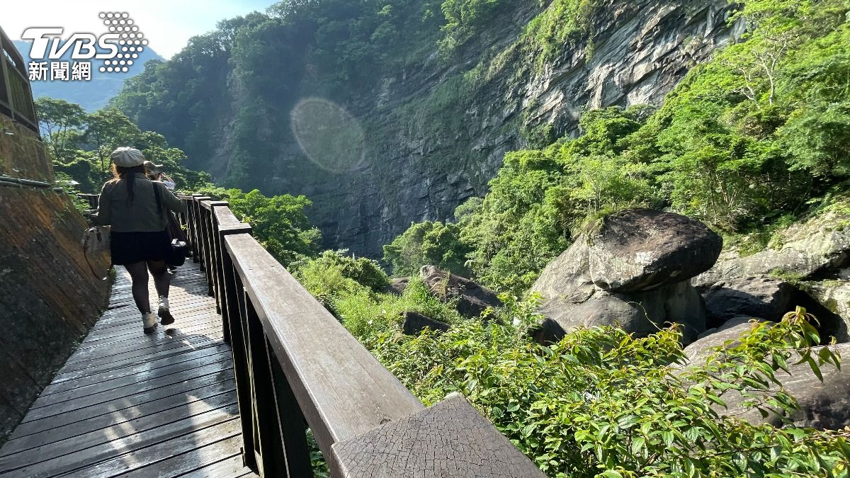 新竹青蛙石步道   近距離賞奇岩