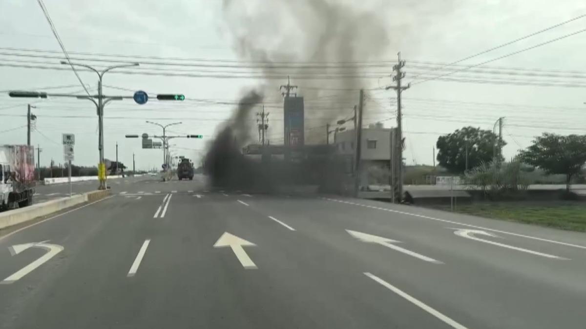 雲林軍演CM11戰車冒黑煙　民憂「暴露行蹤」。(圖／吳東亮臉書)