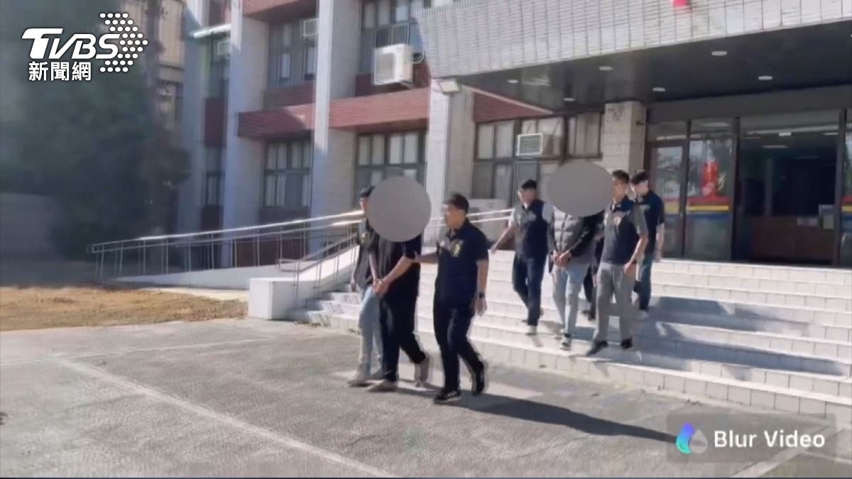 假客戶先支付1萬訂金探路！竊賊鑿牆盜走檜木桌　警逮3嫌。(圖／TVBS)