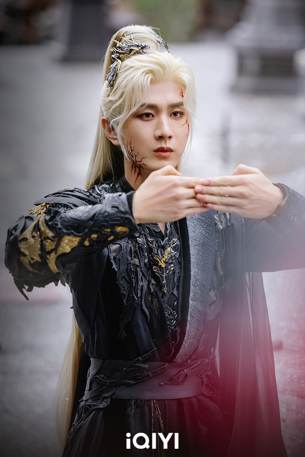 成毅在《天地劍心》飾演「王權富貴」。(圖/iQIYI愛奇藝國際版提供)