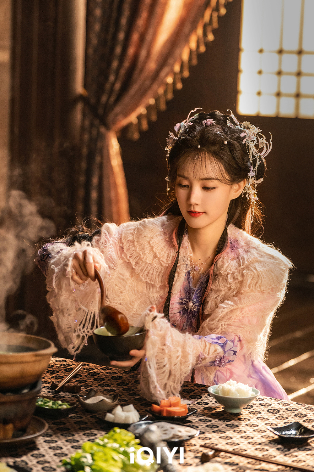 李一桐劇中是潛入王權家做間諜的蜘蛛精。(圖/iQIYI愛奇藝國際版提供)