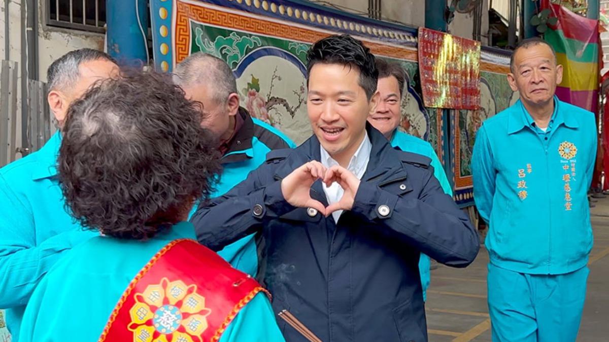 頻繁出席公廟活動，何志偉被傳是桃園市長預備人選。（圖／柯勝雄攝）