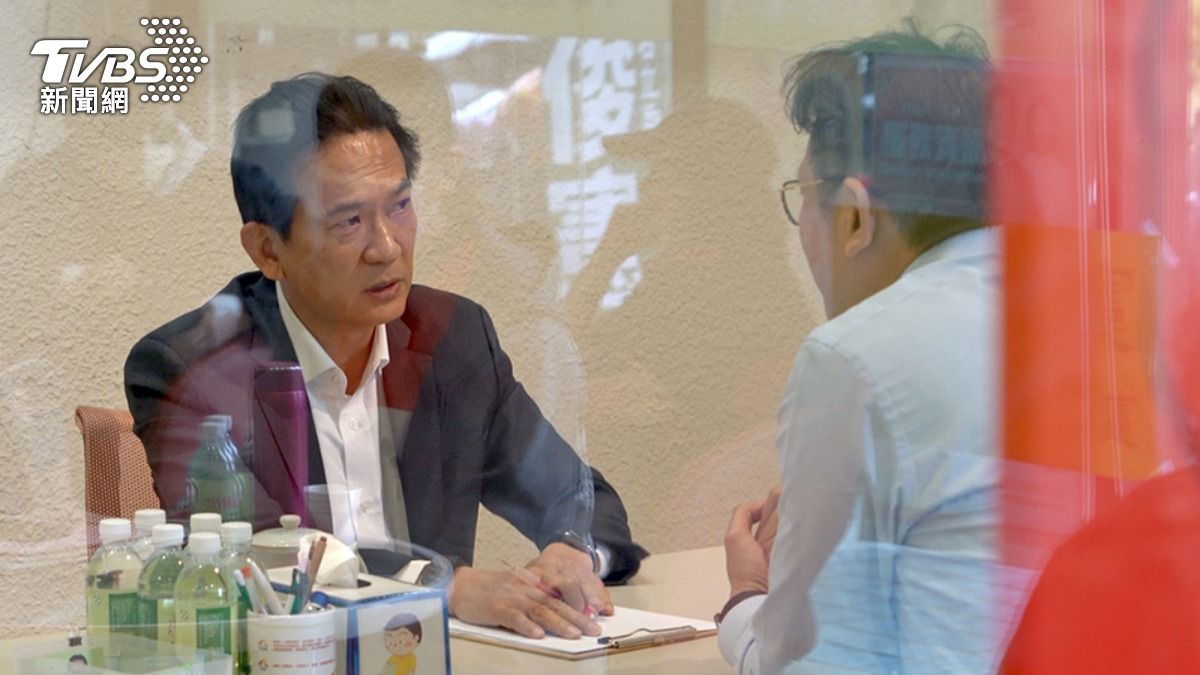 林俊憲醫生問診式一對一的選民服務，學自他的總統老闆——賴清德。（圖／TVBS）