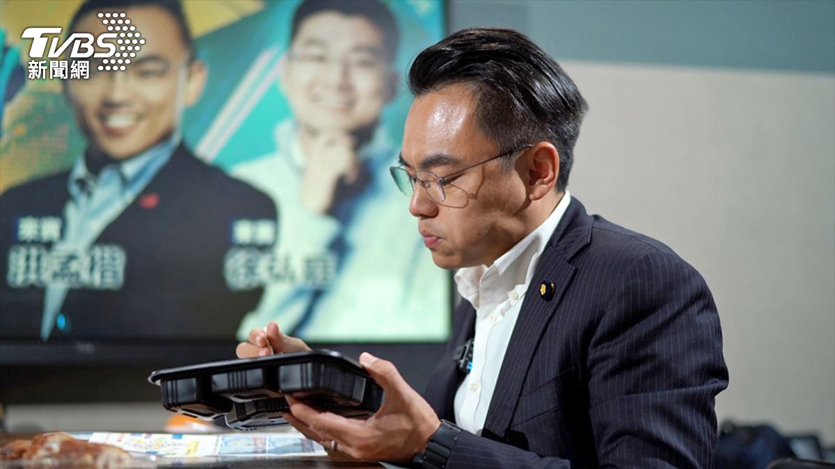 洪孟楷靠著飲食控制和熱愛運動,兩年前自練腹肌當成40歲生日禮物,因此又被叫腹肌立委。(圖/柯勝雄攝)