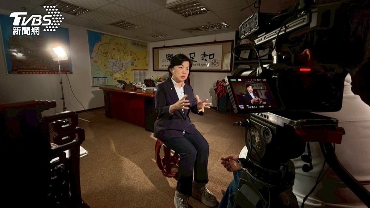 楊瓊瓔勤跑像人肉打卡機，從立法院跑到選區、從問政跳到協調，幾乎不關機。（圖／柯勝雄攝）