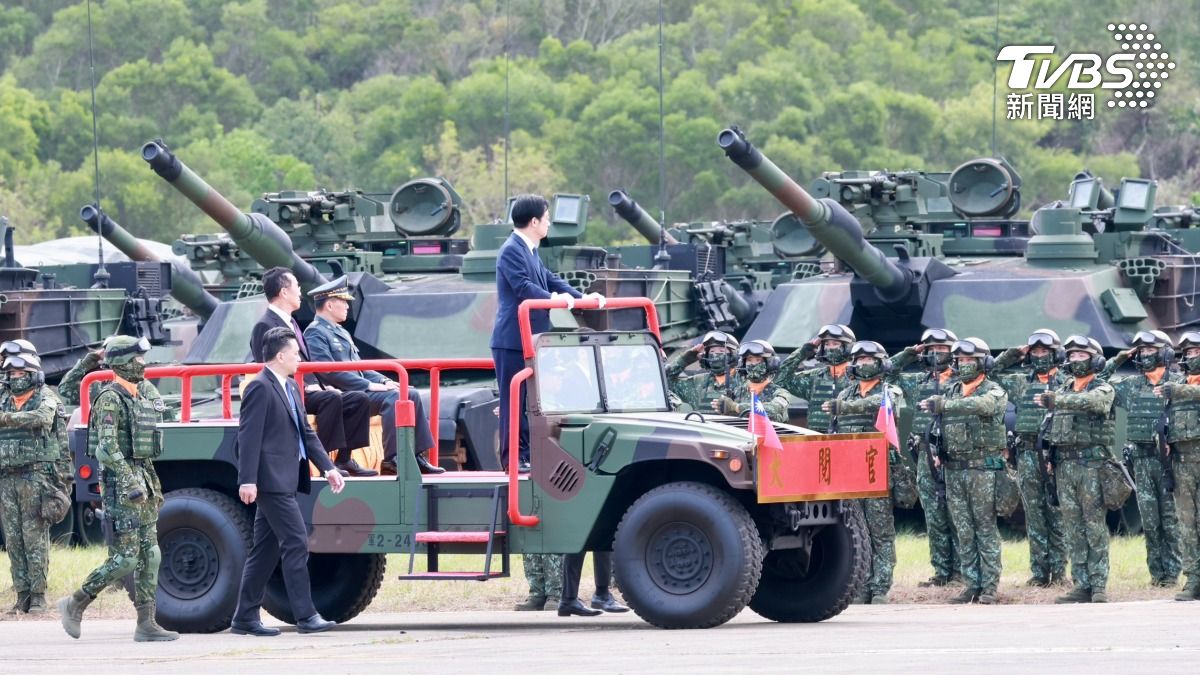台灣對美採購108輛被稱為「地表最強戰車」的M1A2T戰車，首支戰車營今（31）日正式在新竹湖口舉行成軍典禮。（圖／潘建樺攝）
