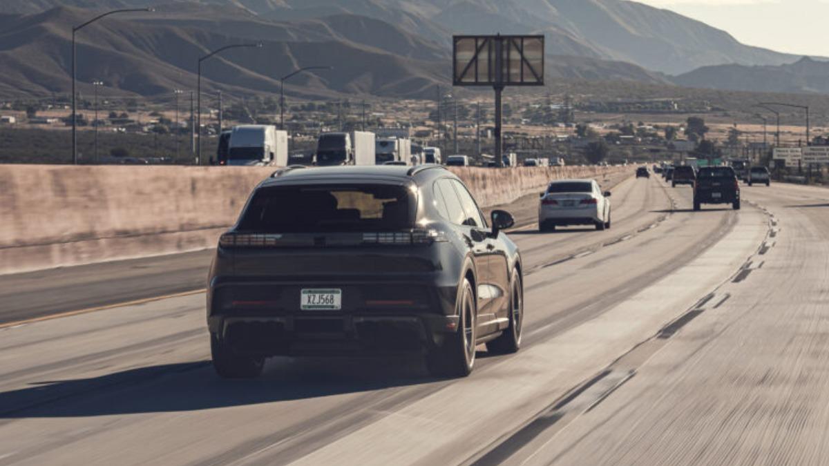 Porsche表示Cayenne Electric於高速公路續航測試中，繳出563公里續航里程。（圖／ Porsche提供）
