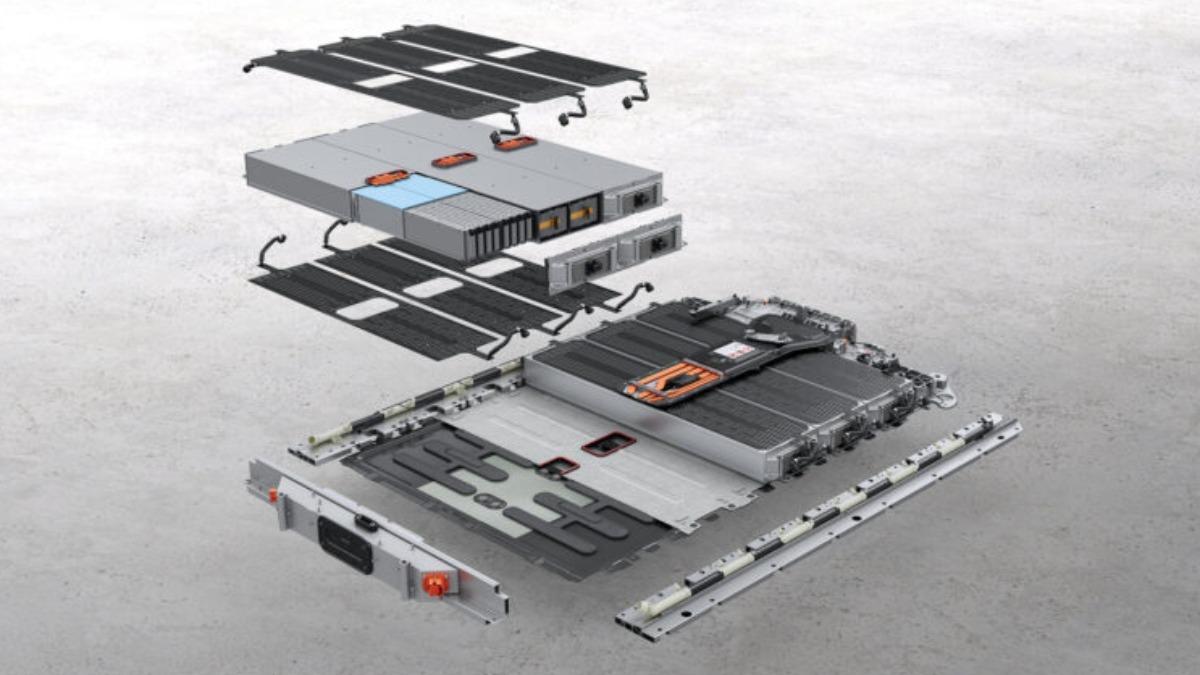 以PPE平台開發的Cayenne Elecrtic同樣將動力電池整合至車體結構中。（圖／ Porsche提供）