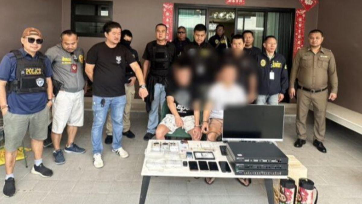 警突襲「豪宅毒趴」!2台男泰國遭捕畫面曝 K他命、笑氣擺滿桌